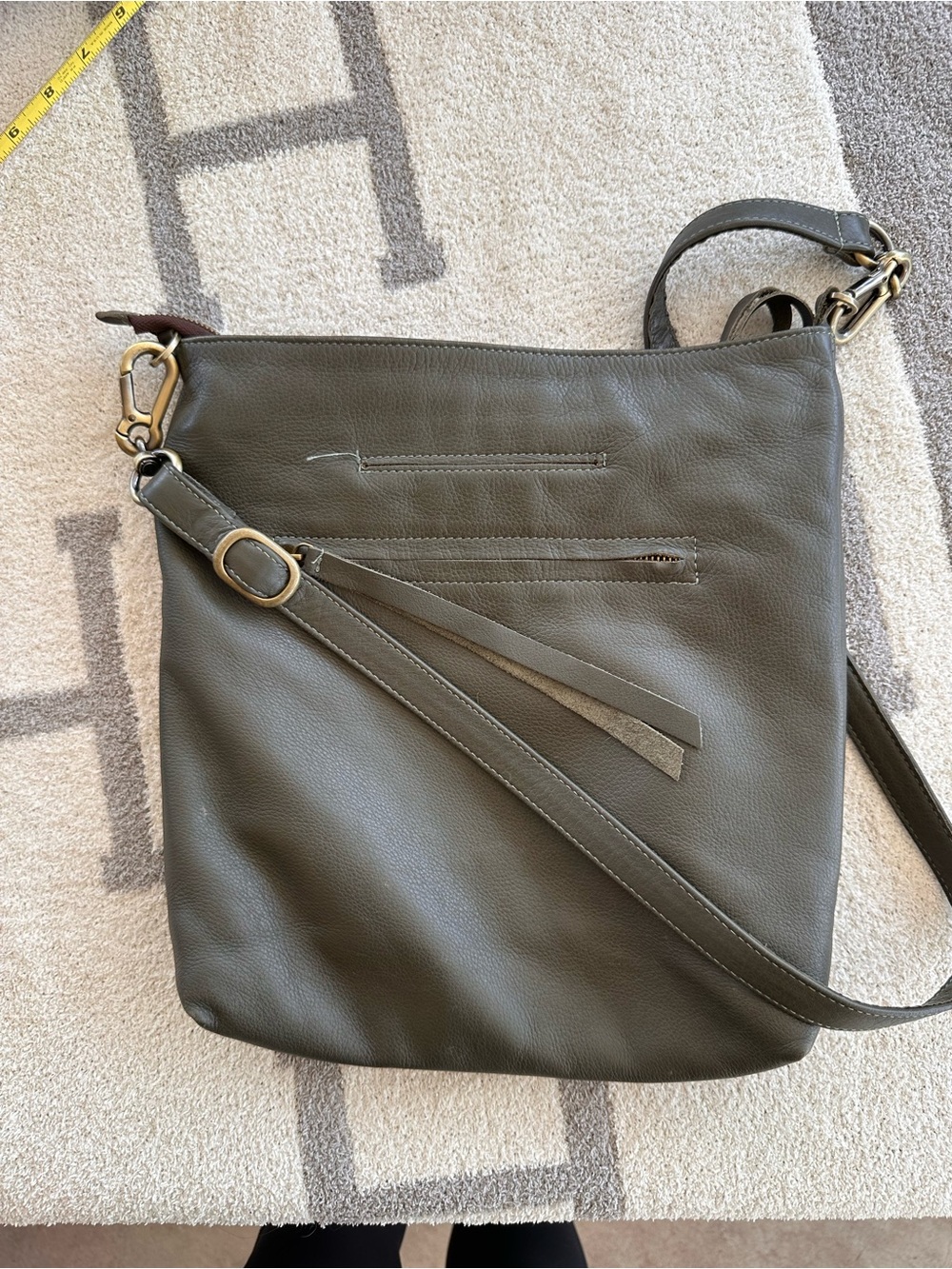 Leather Crossbody Bag in Olive Green - Classic Everyday Style Carla Mancini
